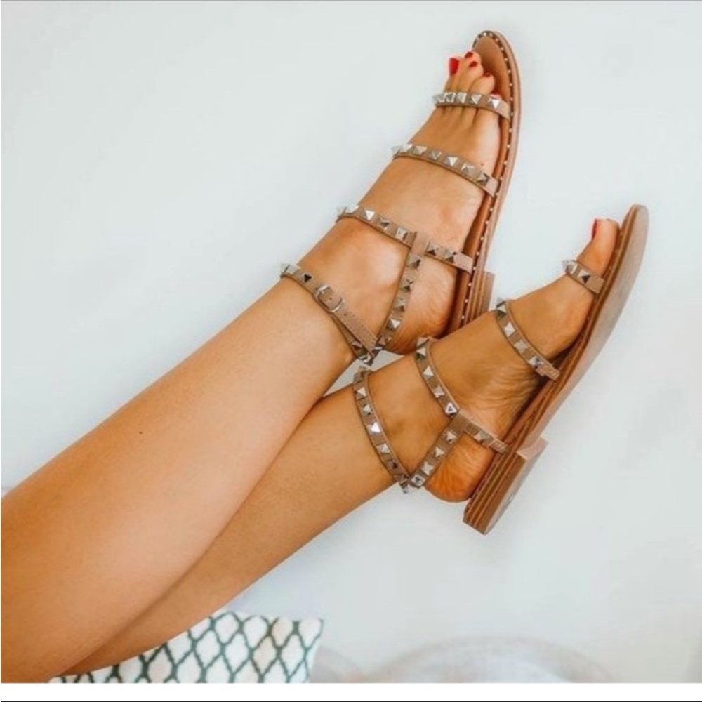 Steve Madden tan studded travel flats